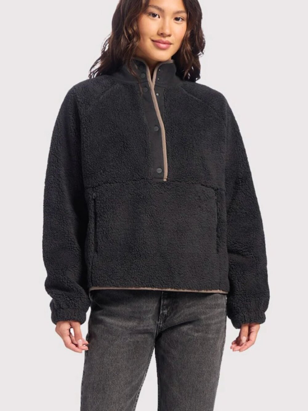 Nuuds Summit Sherpa Pullover in black